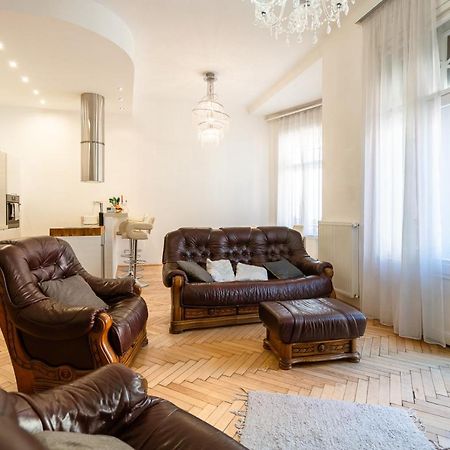 Garys Bright And Spacious Two Bedroom Flat Near Danube บูดาเปสต์ ภายนอก รูปภาพ