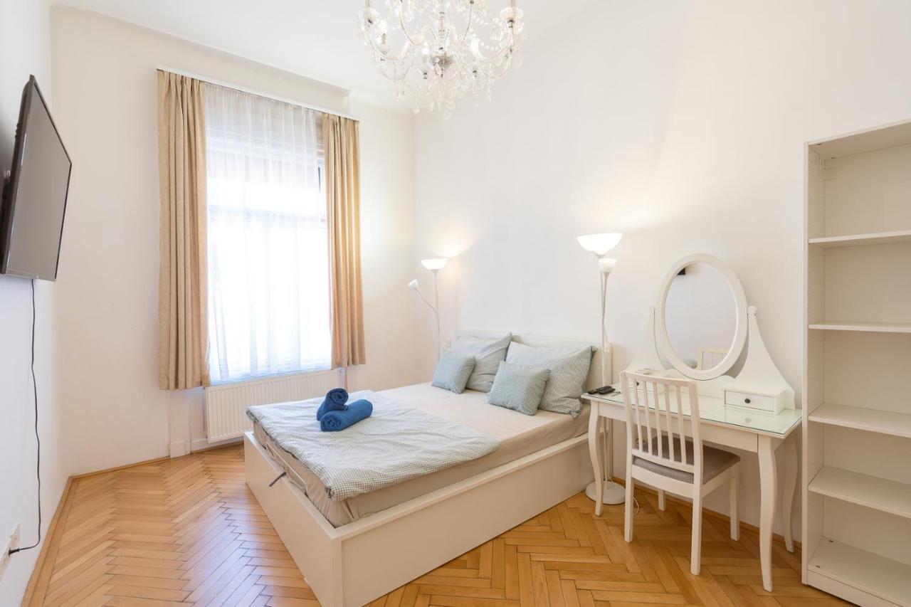 Garys Bright And Spacious Two Bedroom Flat Near Danube บูดาเปสต์ ภายนอก รูปภาพ