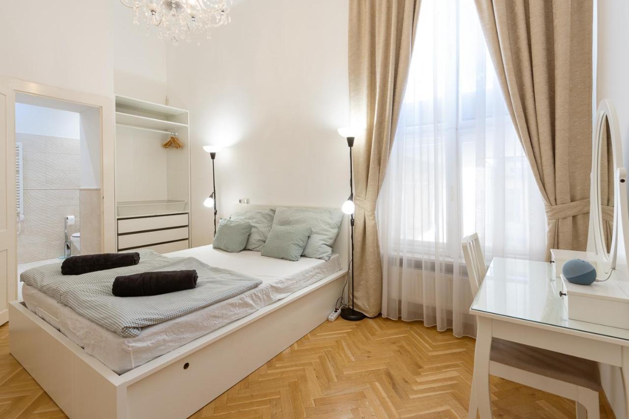 Garys Bright And Spacious Two Bedroom Flat Near Danube บูดาเปสต์ ภายนอก รูปภาพ