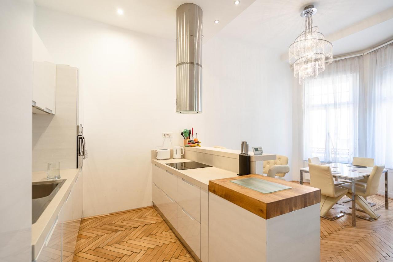 Garys Bright And Spacious Two Bedroom Flat Near Danube บูดาเปสต์ ภายนอก รูปภาพ