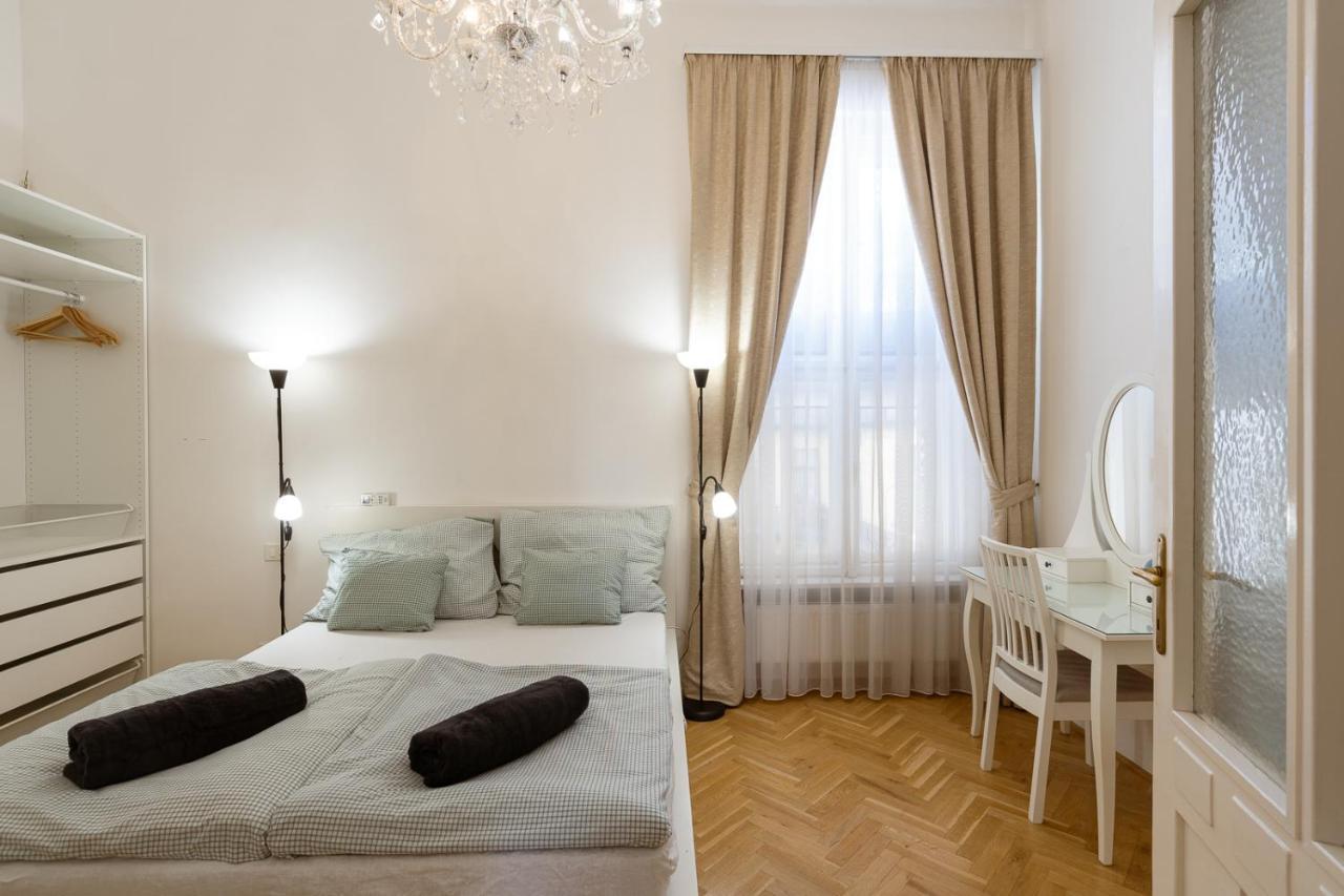 Garys Bright And Spacious Two Bedroom Flat Near Danube บูดาเปสต์ ภายนอก รูปภาพ