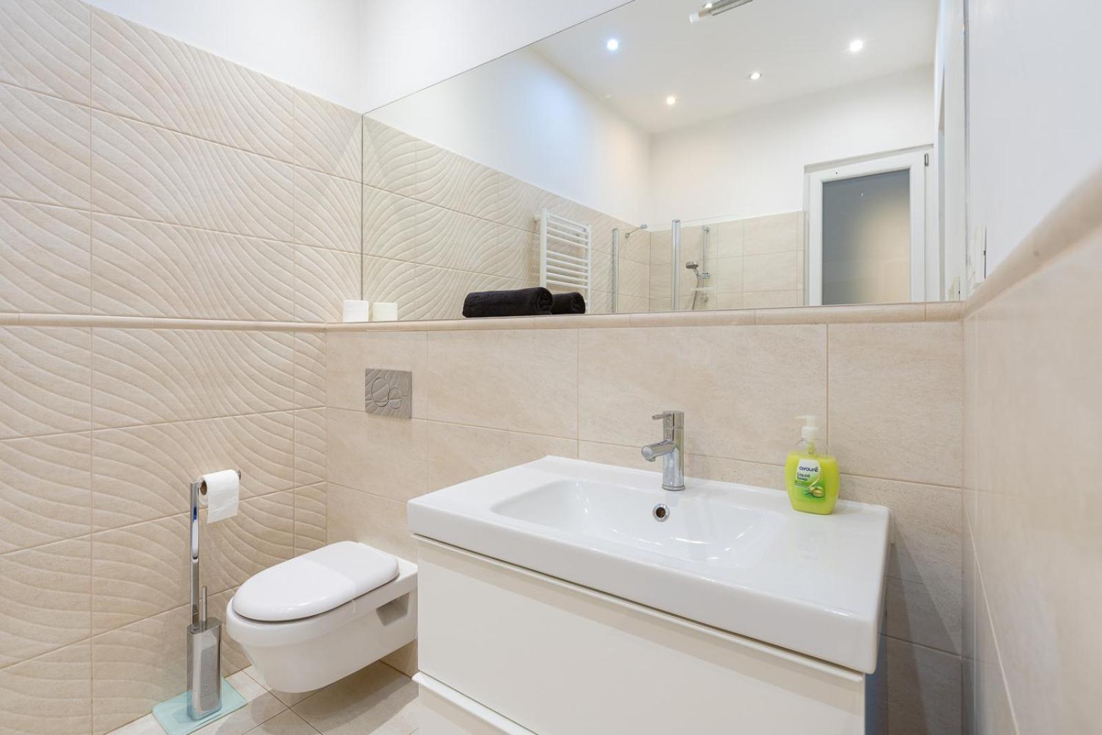 Garys Bright And Spacious Two Bedroom Flat Near Danube บูดาเปสต์ ภายนอก รูปภาพ