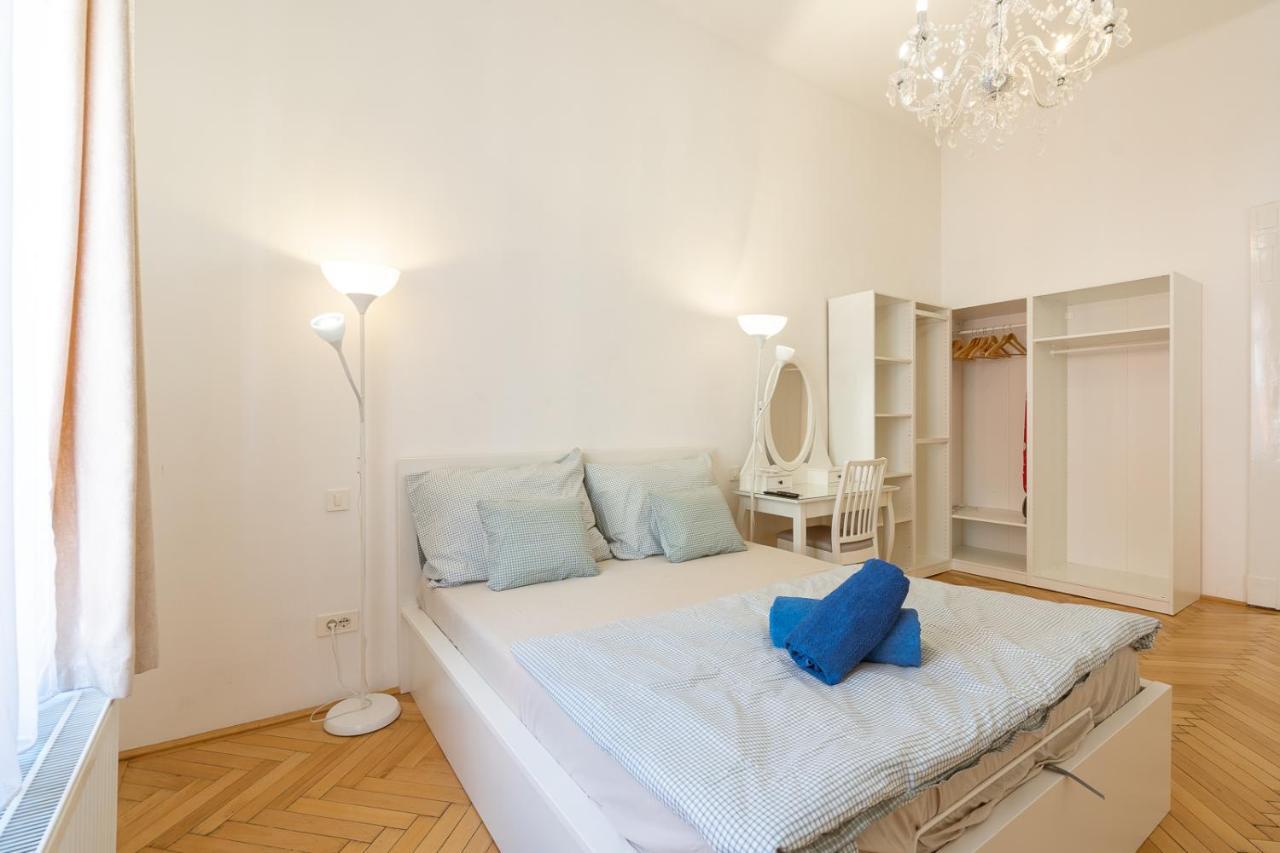 Garys Bright And Spacious Two Bedroom Flat Near Danube บูดาเปสต์ ภายนอก รูปภาพ